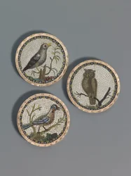Tre knappar, ca 1775 (guld och mikromosaik)