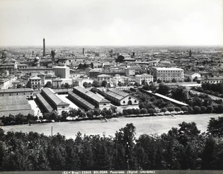 Panoramautsikt över Bologna med några fabriker.