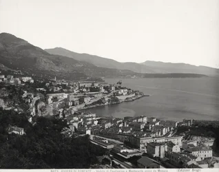 Utsikt över Condamine och Montecarlo, två befolkade städer med utsikt över havet. Bilden är tagen från Monaco