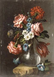 Rosor, tulpaner, convolvuli och andra blommor i en glasvas