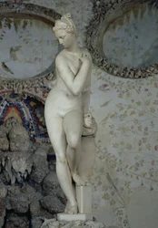 Venus stiger ut ur sitt bad, 1573 (marmor)
