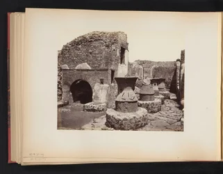 Ruinerna av ett bageri i Pompeji Casa di fornai Pompei (titel på objekt)