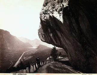 En väg i Brünigpass-bergen, i Schweiz