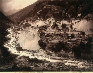 En sträcka av San Gottardo-järnvägen mellan Giornico och Biasca