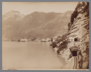 Brunnen vid Vierwaldstättersjön i Schweiz Brunnen (titel på objekt)