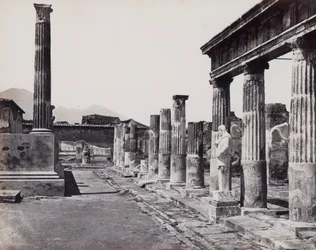 Östra pelargången av Venus Pompeiianas tempel i Pompeji