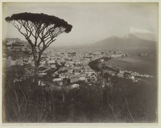 Utsikt över staden Neapel, bukten och Vesuvius