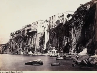 Tassos hus ligger rakt över havet i Sorrento