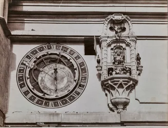 Klocktornets kvadrant i Bern, av Kaspar Brunnen (1527-1530). Vid sidan av den astronomiska klockan ett kiosk som innehåller statyetter som slås på av själva klockan fyra minuter innan klockan slår