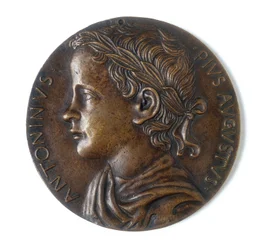 Medalj föreställande Antoninus Pius: rätlinjig