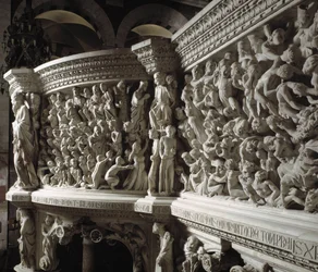 Detalj av stolen realiserad av Giovanni Pisano (1248-1314): Kristusdomaren mellan de utvalda och de fördömda (Detalj av relieferna på marmorpredikstolen, Kristus mellan utvalda och fördömda själar) 1302-1311 Cathedrale of Pisa (Duomo di Pisa), Italien