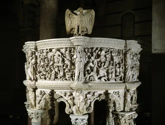 Översikt över den övre delen av stolen realiserad av Giovanni Pisano (1248-1314) (Detalj av relieferna av marmorpredikstolen) 1302-1311 Cathedrale de Pisa (Duomo di Pisa), Italien