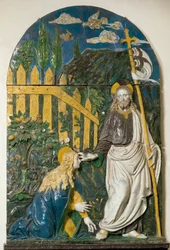 Noli me tangere. Jesus Kristus håller en vit flagga (standar) med ett rött kors, och hans gloria är märkt med ett kors. Keramiskt basrelief av Giovanni della Robbia (1469-1529). Florens, Museo Nazionale del Bargello