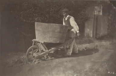 Manlig bonde med skottkärra, 1870.