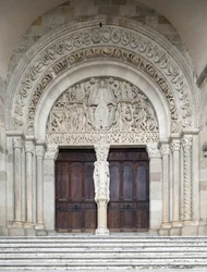 Yttersta domen, mittportalen i Saint-Lazare-katedralen, Autun, Frankrike