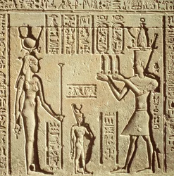 Relief som avbildar en farao som frambär ett offer till Hathor, från det romerska födelsehuset, eller mammisi, omkring 125 f.Kr.-60 e.Kr.