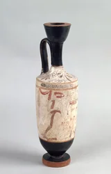 Attic white ground lekythos föreställande en ung flicka som presenterar ett begravningsoffer, c.420 f.Kr. (keramik)