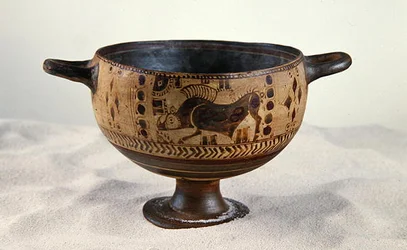 Kotyle med svart figur, ca 600-500 f.Kr. (keramik) (se även 307544 och 307545)