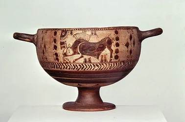 Kotyle med svart figur, ca 600-500 f.Kr. (keramik) (se även 307544 och 307546)