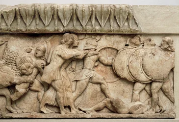 Gigantomachy: Cybeles lejon slukar en jätte medan Apollo och Artemis slåss mot jättarna, 525 f.Kr.