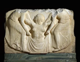 Grekisk konst: ”Venus födelse, där hon stiger upp ur vågorna stödd av horerna” Relief från Ludovisi-tronen, från Lokroi. 460-450 f.Kr. - Museo Nazionale Romano (Palazzo Altemps) - Magna Graecia (Storgrekland): Ludovisi-tronen; Afrodites födelse - Marmor