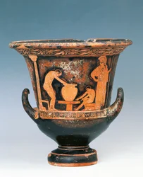 Krater som visar en krukmakare i arbete under Athenas blick, rödfigurig keramik från Sicilien, Italien, Magna Graecia, 400-talet f.Kr.