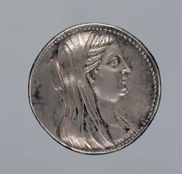 Silverdidrakma från Berenice II (silver) (se även 288290)
