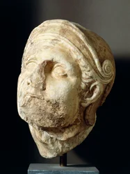 Krigarhuvud av Skopas (340-420 f.Kr.) från framsidan av Athena Alea-templet i Tegea, 300-talet f.Kr.