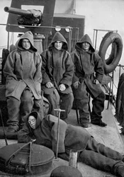 Blåjackor från torpedbåtsförstöraren HMS Sturgeon, 1896