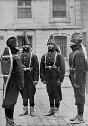 Gunners of A batteri of the Royal Canadian Artillery utrustad för vintertjänst, 1896.