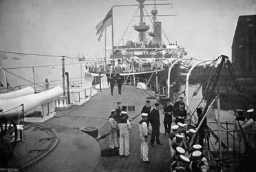 Slagskeppet HMS Resolution, Portsmouth, Hampshire, 1896.
