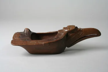 Raven Bowl, ca 1870 (trä och färg)