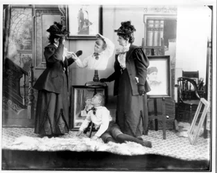 Flera exponeringar av Hannah Hatherly Maynard och hennes barnbarn Maynard McDonald, ca 1893 (bw foto)