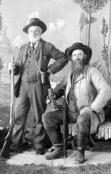 Richard Maynard och kapten Newton H. Chittenden, ca 1875 (bw-foto)