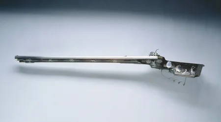 Wheel-Lock jaktgevär, mitten av 1600-talet (stål, lackerat trä (valnöt) lager dekorerad med inlagd silvertråd och applikationer)
