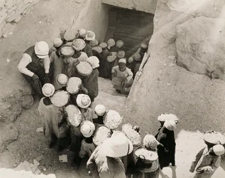 Stängning av Tutankhamons grav, Konungarnas dal, februari 1923 (silvertryck av gelatin)