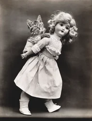 Serie med kattungar: Ride With a Doll, ca 1914 (silvertryck)