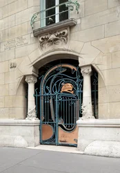 Entrédörr till Castel Beranger, i jugendstil, byggd mellan 1895 och 1898 i det 16:e arrondissementet i Paris (foto)