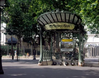 Vy över metroingången Abbesses i Paris