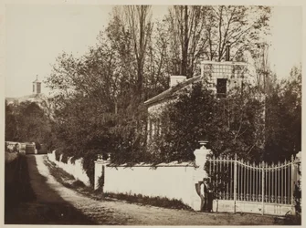 Gata i Louveciennes, ca 1869 (albumentryck från glasnegativ)
