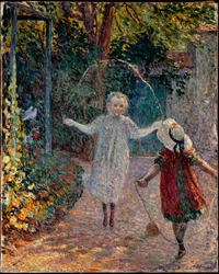 Barn som hoppar rep i trädgården.