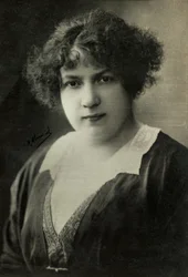 Porträtt av Mme Adolphe Brisson dit Yvonne Sarcey (fotografi)