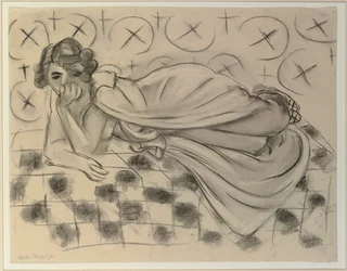 Draperad liggande figur på en svartrutig soffa