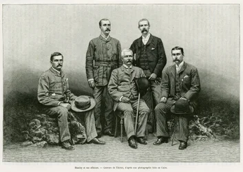 Porträtt av Henry Morton Stanley (John Rowlands 1841-1904) omger hans officerare från vänster: Dr. Thomas Heazle Parke (1857-93), Robert H. Nelson, William G. Stairs och Arthur J. M. Jephson. Gravyr av Thiriat, för att illustrera berättelsen Dans les teneb