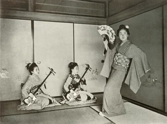 En geisha som dansar, 1910.