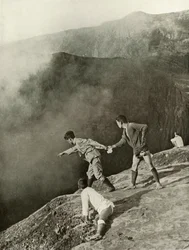 Vid Craters Brink, Aso-San, 1910.