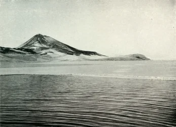 Hut Point och Observation Hill, c19101913, 1913