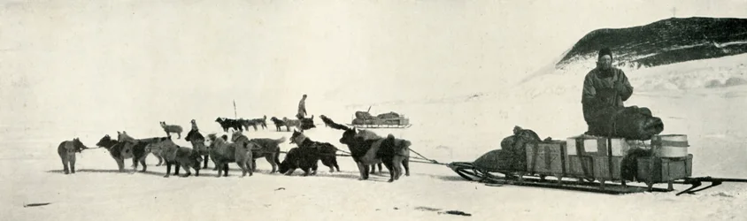 Meares och Demetri med deras hundspann lämnar Hut Point, c1911, 1913