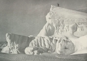 På toppen av ett isberg, c1911, 1913