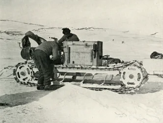En av motorslädarna, 1911, 1913